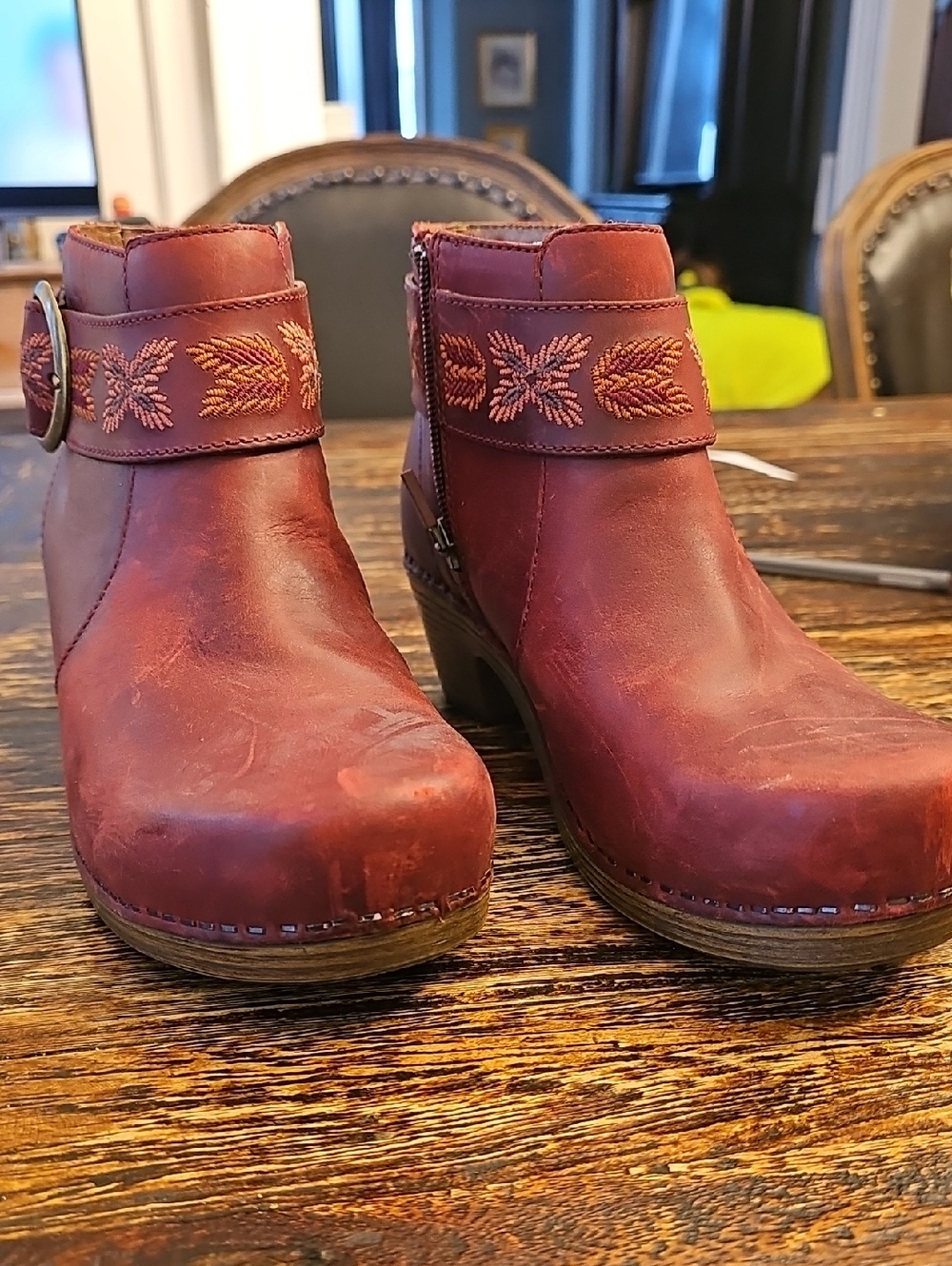 Dansco Women's Red Leather Embroidered Ankle Clog Boots Gorgeous Rare 38 Or 8